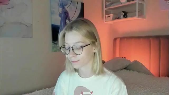 Image 2 of lunar_sofia Stream on Chaturbate on 2 days ago