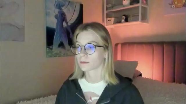 Image 12 of lunar_sofia Stream on Chaturbate on 1 day ago
