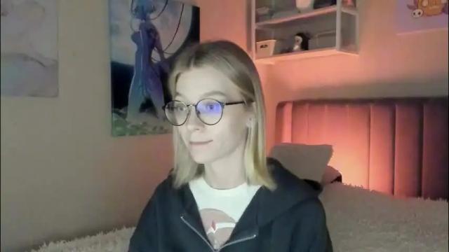 Image 4 of lunar_sofia Stream on Chaturbate on 1 day ago