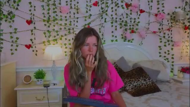 Image 3 of lunarishi Stream on Chaturbate on 2 months ago