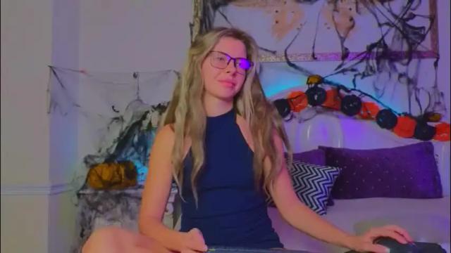 Image 2 of lunarishi Stream on Chaturbate on 2 days ago
