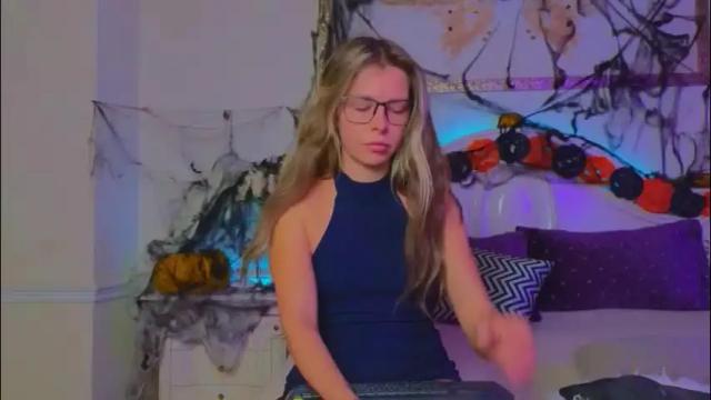 Image 7 of lunarishi Stream on Chaturbate on 2 days ago