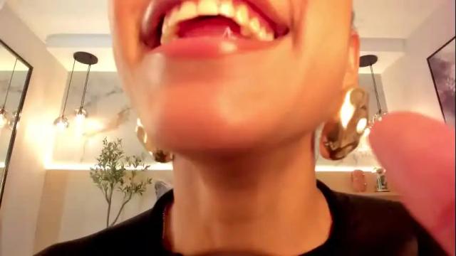 Image 2 of lunaruso Stream on Chaturbate on 1 month ago