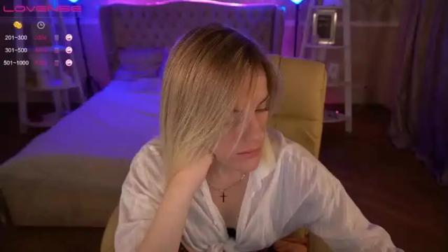 Image 3 of lunashyy Stream on Chaturbate on 16 months ago