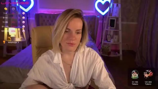 Image 4 of lunashyy Stream on Chaturbate on 16 months ago