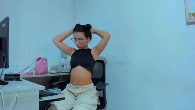 Image 2 of lunatikaaa Stream on Chaturbate on 16 months ago