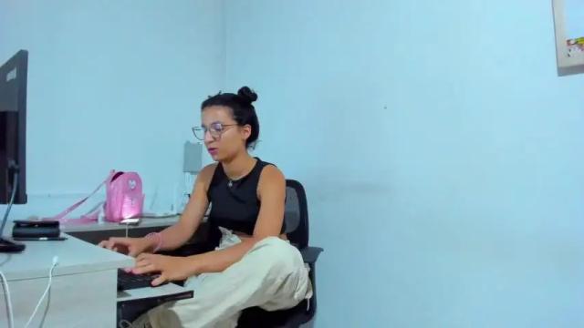Image 4 of lunatikaaa Stream on Chaturbate on 16 months ago