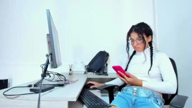 Image 12 of lunatikaaa Stream on Chaturbate on 14 months ago