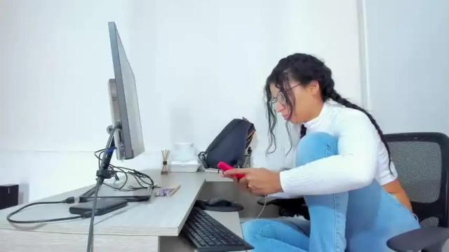 Image 6 of lunatikaaa Stream on Chaturbate on 14 months ago