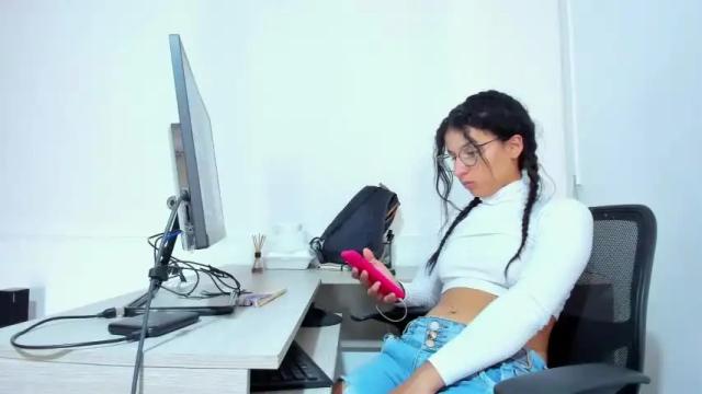 Image 8 of lunatikaaa Stream on Chaturbate on 14 months ago