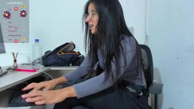 Image 3 of lunatikaaa Stream on Chaturbate on 14 months ago