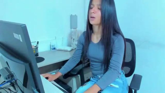 Image 2 of lunatikaaa Stream on Chaturbate on 13 months ago