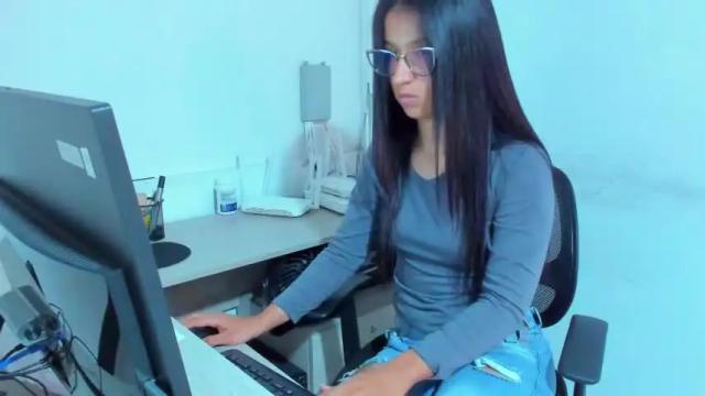 Image 3 of lunatikaaa Stream on Chaturbate on 13 months ago