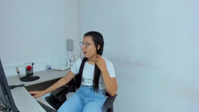 Image 10 of lunatikaaa Stream on Chaturbate on 13 months ago