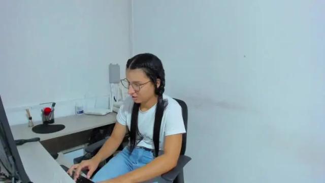Image 12 of lunatikaaa Stream on Chaturbate on 13 months ago