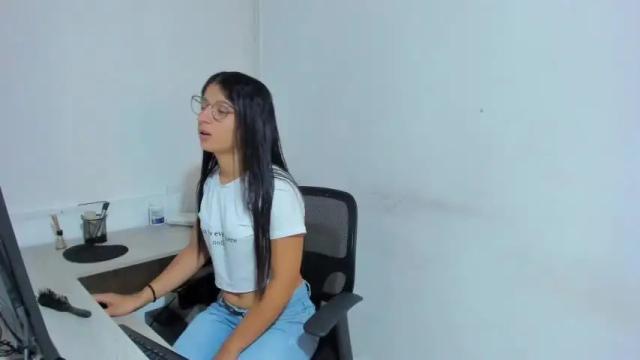 Image 3 of lunatikaaa Stream on Chaturbate on 13 months ago