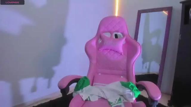 Image 2 of lunatikaaa Stream on Chaturbate on 13 months ago