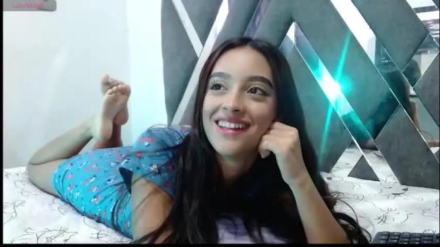 Image 8 of lunawillis Stream on Chaturbate on 1 month ago