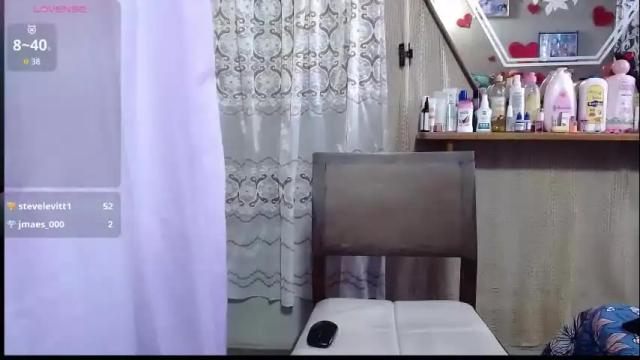 Image 12 of lunawillis Stream on Chaturbate on 3 months ago