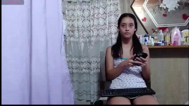 Image 2 of lunawillis Stream on Chaturbate on 1 month ago