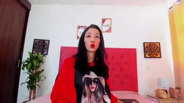 Image 2 of lunazambrano18 Stream on Chaturbate on 15 months ago