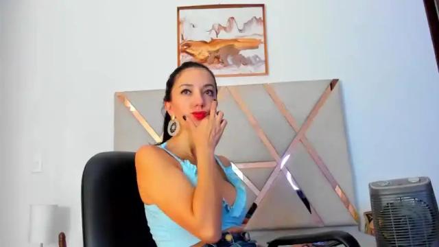 Image 4 of lunazambrano18 Stream on Chaturbate on 14 months ago