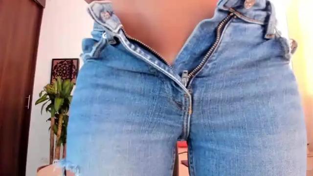 Image 6 of lunazambrano18 Stream on Chaturbate on 14 months ago