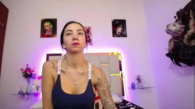 Image 3 of lunazambrano18 Stream on Chaturbate on 2 months ago