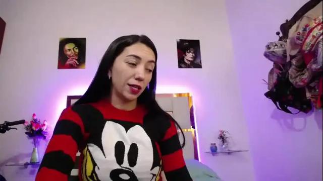 Image 2 of lunazambrano18 Stream on Chaturbate on 16 days ago