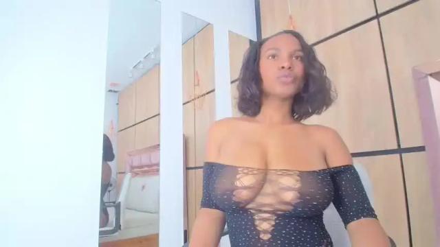 Image 7 of lunna_brunette Stream on Chaturbate on 17 months ago