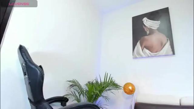 Image 3 of lunoox_ Stream on Chaturbate on 6 days ago