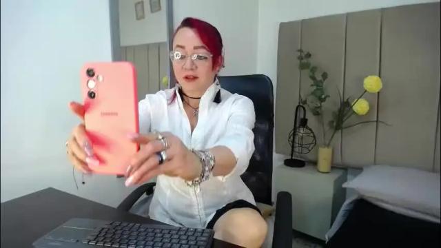 Image 3 of lupita223 Stream on Chaturbate on 2 months ago