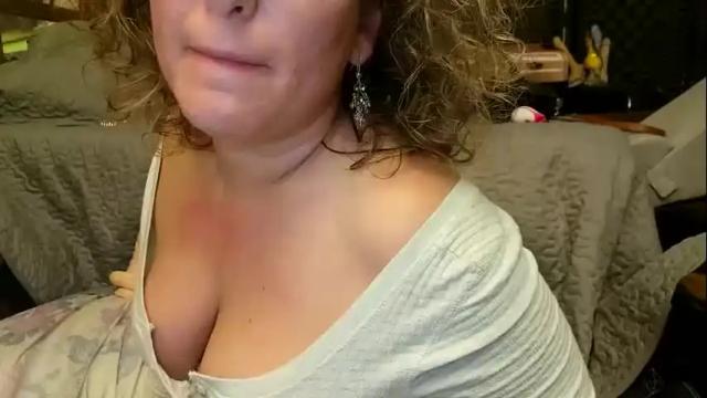 Image 2 of lusciouslibra82 Stream on Chaturbate on 14 months ago