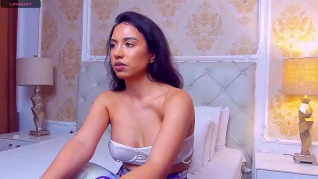 Image 6 of luscioussarra Stream on Chaturbate on 20 months ago