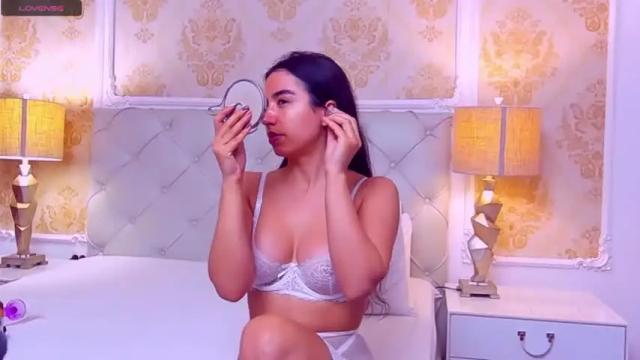 Image 2 of luscioussarra Stream on Chaturbate on 20 months ago