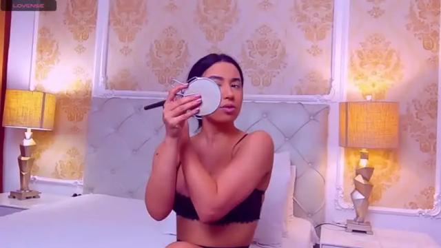 Image 7 of luscioussarra Stream on Chaturbate on 19 months ago