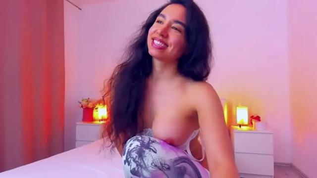 Image 6 of luscioussarra Stream on Chaturbate on 17 months ago