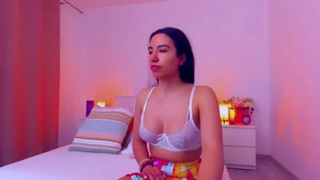 Image 3 of luscioussarra Stream on Chaturbate on 16 months ago
