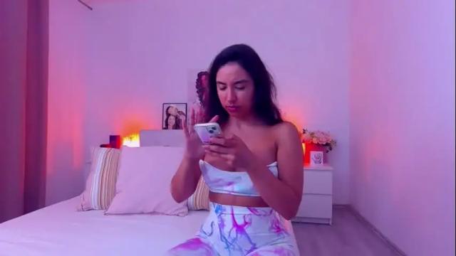 Image 11 of luscioussarra Stream on Chaturbate on 29 days ago
