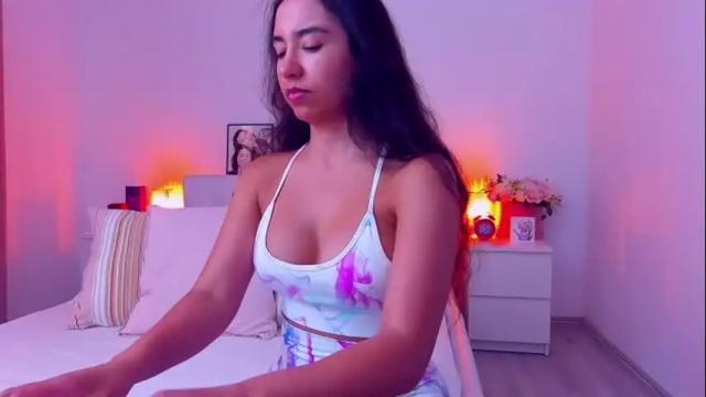 Image 2 of luscioussarra Stream on Chaturbate on 29 days ago
