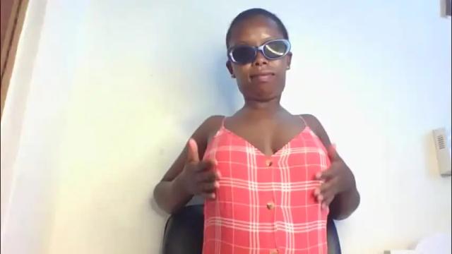 Image 3 of lustrousnerd Stream on Chaturbate on 1 month ago