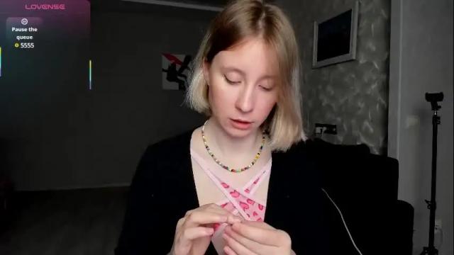 Image 2 of lusyagreenberg Stream on Chaturbate on 1 month ago