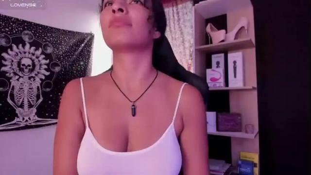 Image 8 of luu01_ Stream on Chaturbate on 18 months ago
