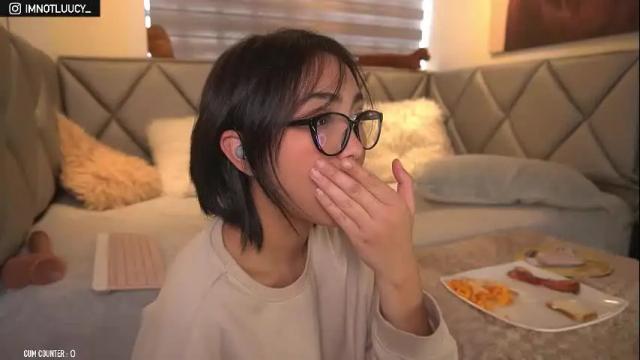 Image 2 of luucy___ Stream on Chaturbate on 23 days ago