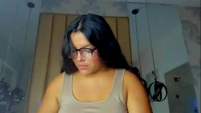 Image 3 of luunabella Stream on Chaturbate on 6 months ago