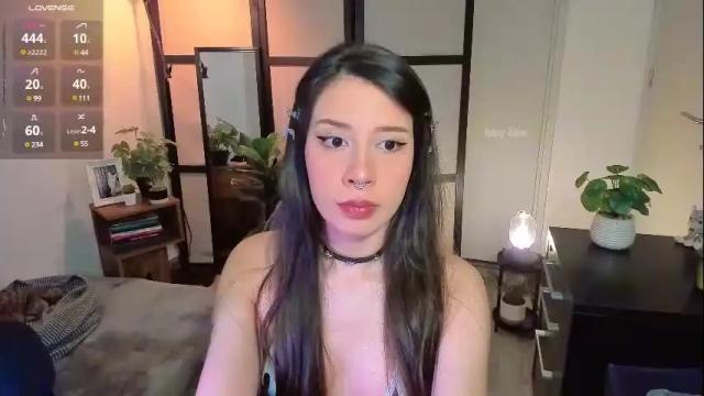 Image 7 of luuuucyklee Stream on Chaturbate on 5 months ago