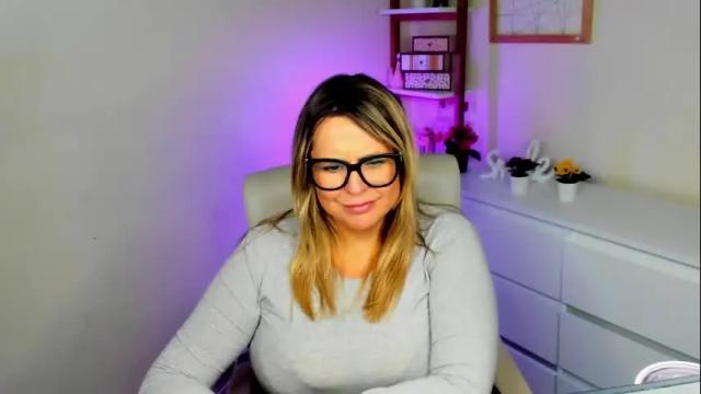 Image 10 of luxxx_diana Stream on Chaturbate on 2 months ago