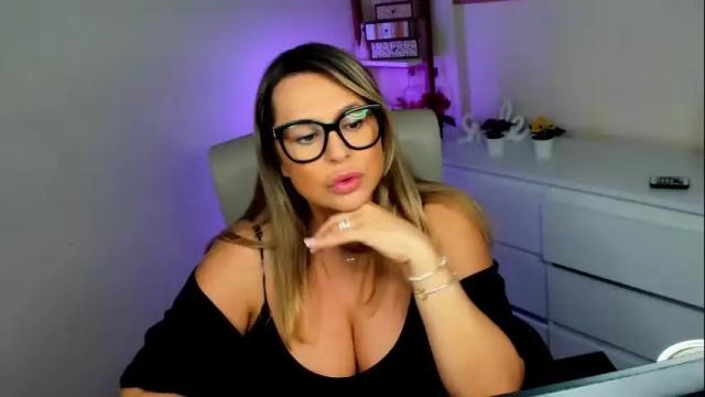 Image 7 of luxxx_diana Stream on Chaturbate on 2 months ago