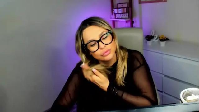 Image 8 of luxxx_diana Stream on Chaturbate on 2 months ago