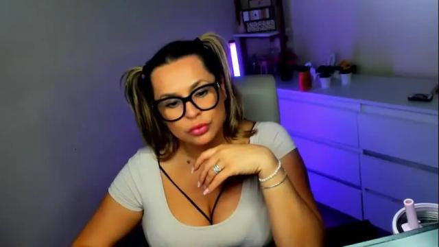 Image 7 of luxxx_diana Stream on Chaturbate on 1 month ago